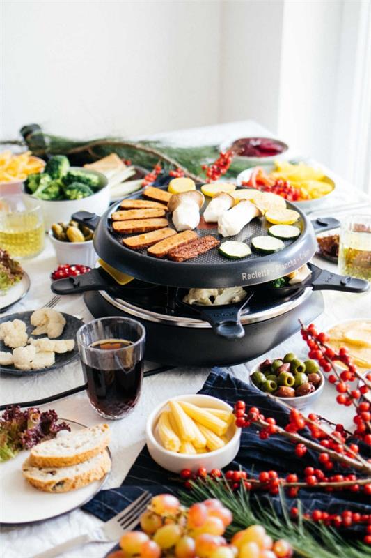 Perinteisiä ja herkullisia raclette -ideoita pannulle ja vinkkejä raclette -vegaanivaihtoehtoihin