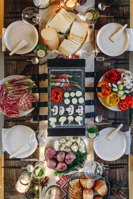 Perinteisiä ja herkullisia raclette -ideoita pannulle ja vinkkejä pöydän koristeluun 6 hengelle