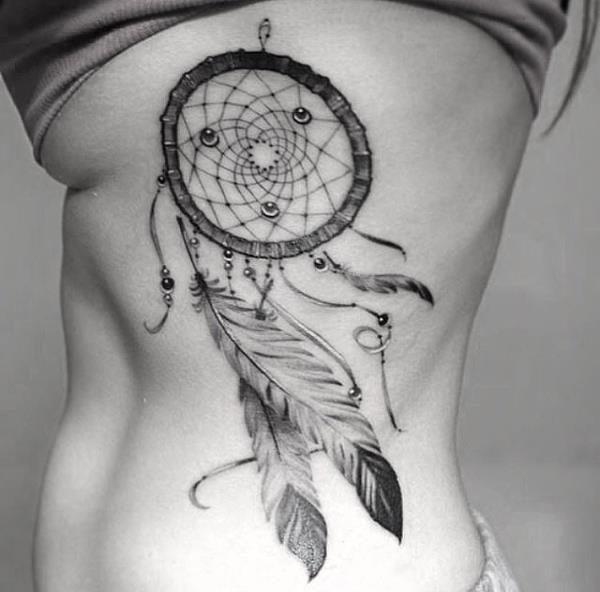 Dream catcher tatuointi - loistava kuva mustavalkoisena