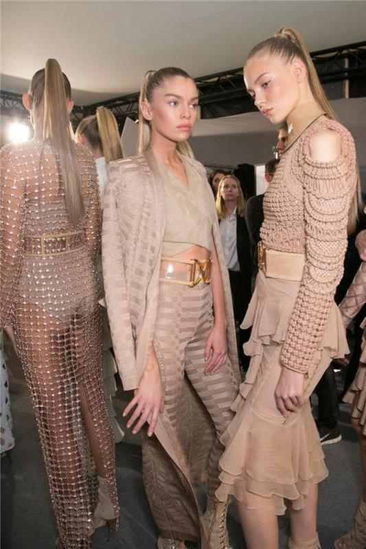 Trendivärit beige nykyiset muodin trendit Balmain beige mekot