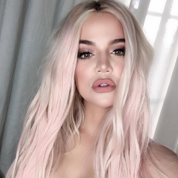 Trendikkäät hiusvärit 2019 Khloe Kardashian Vaaleanpunaiset hiukset