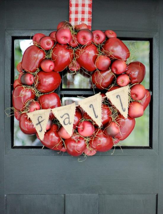 Oven seppele omenoilla tinker punaiset omenat jousi kaunis syksy koristelu