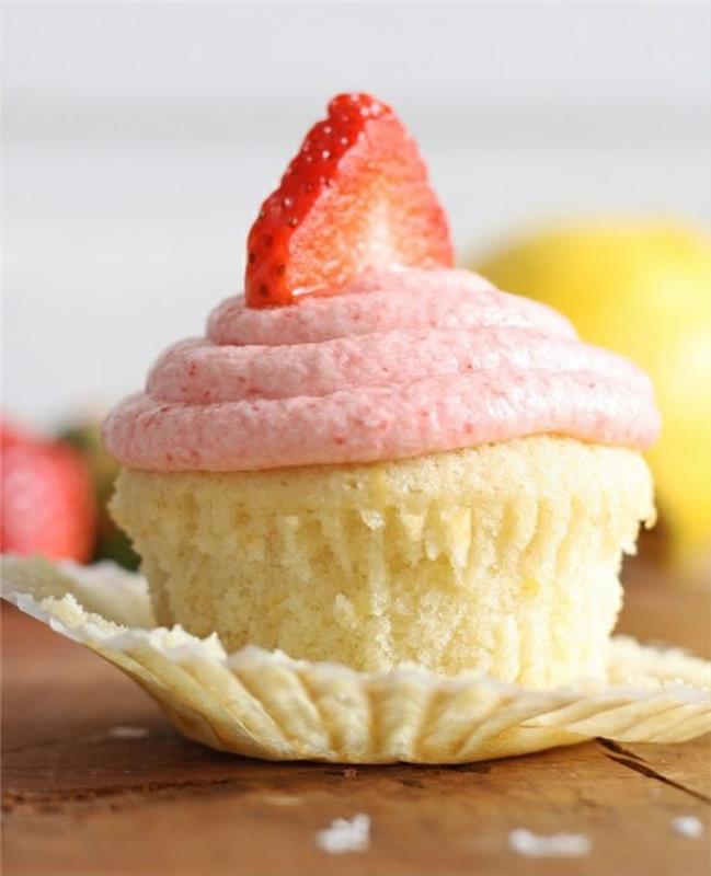 Tart -aikaiset cupcakes -reseptit Vaniljamuffinit mansikoilla