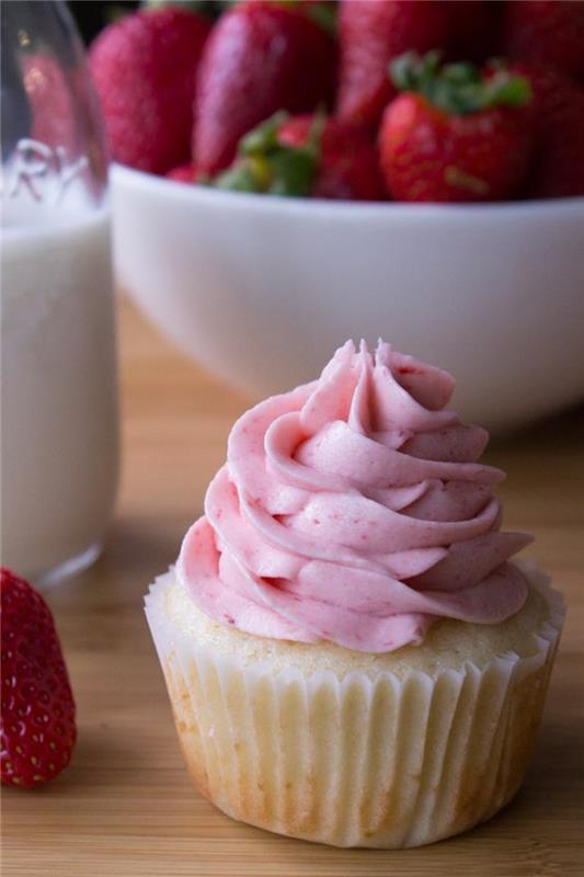 Törtchenzeit Mansikkakakku Cupcakes Reseptit mansikka kerma
