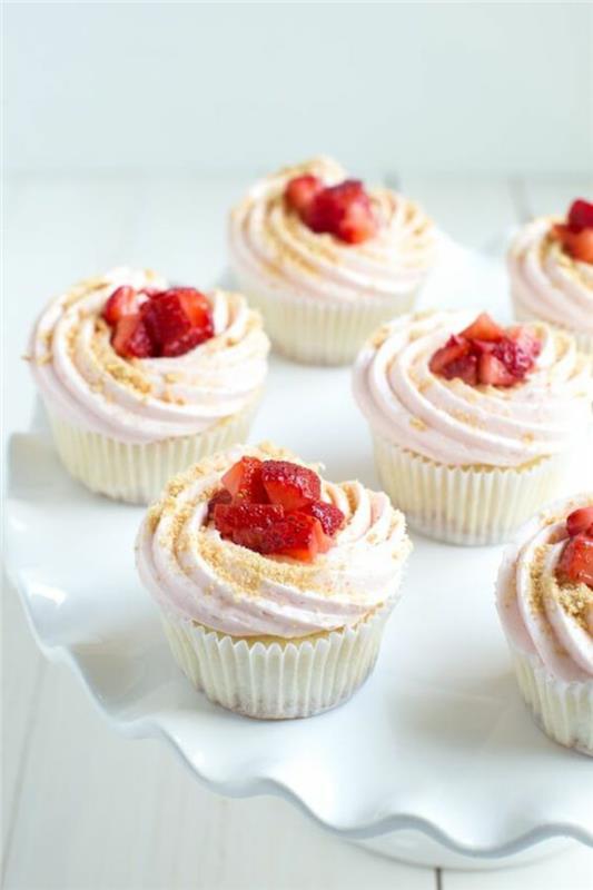 Tart -aika mansikkakakku leipoa cupcakes -reseptejä