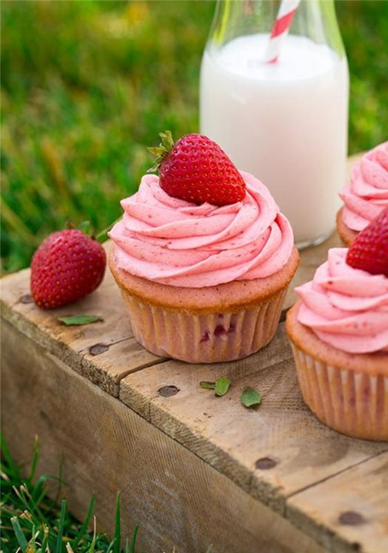 Tart Time Garden Party Cupcakes reseptejä mansikoilla