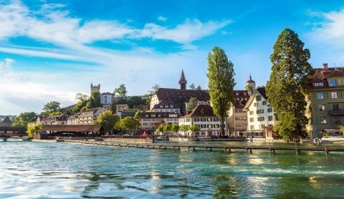 Lomat 2019 vanha kaupunki Luzern -joki Reuss