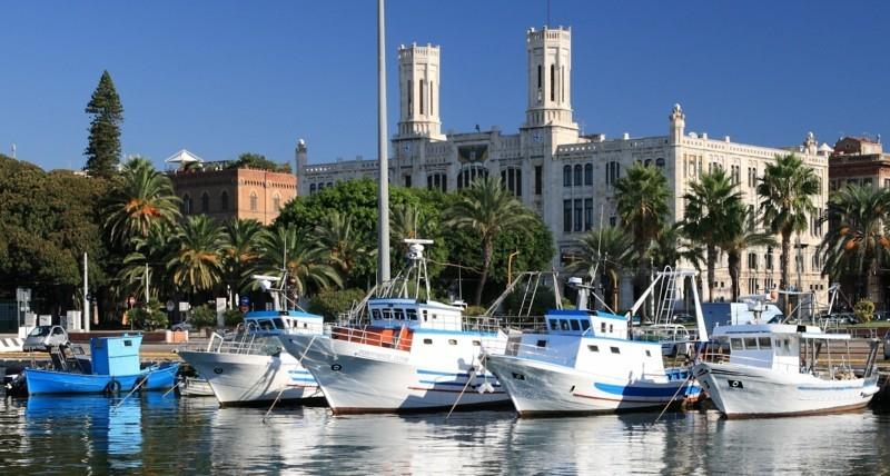 Lomat Sardinia Cagliari satama kesälomamatkakohteet