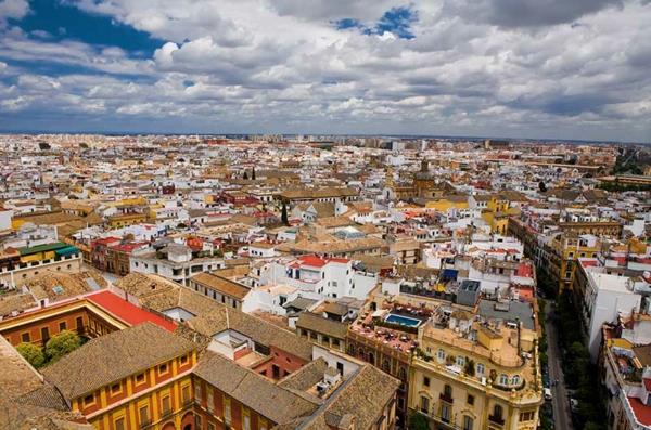 Lomat Etelä -Espanjassa Sevillan kaupunkinäkymä