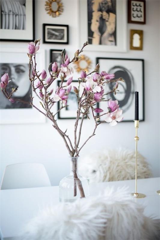 Maljakko upeasta koristeellisesta magnoliasta