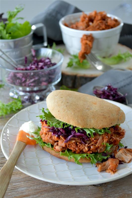 Vegaaniset jakkipuun reseptit ja mielenkiintoisia faktoja eksoottisesta lihan korvikkeesta hampurilaisen doner jackfruit