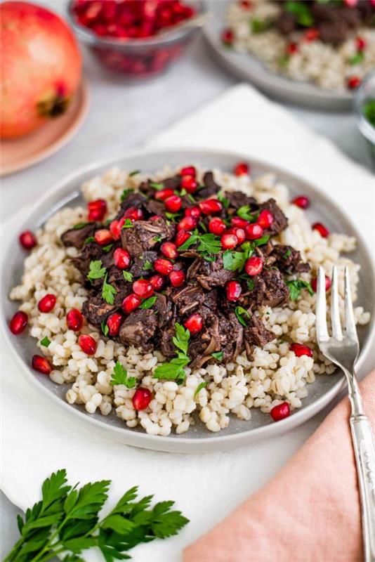 Vegaaniset jakkipuun reseptit ja mielenkiintoisia faktoja eksoottisesta lihan korvikkeesta fesenjan ja jackfruit