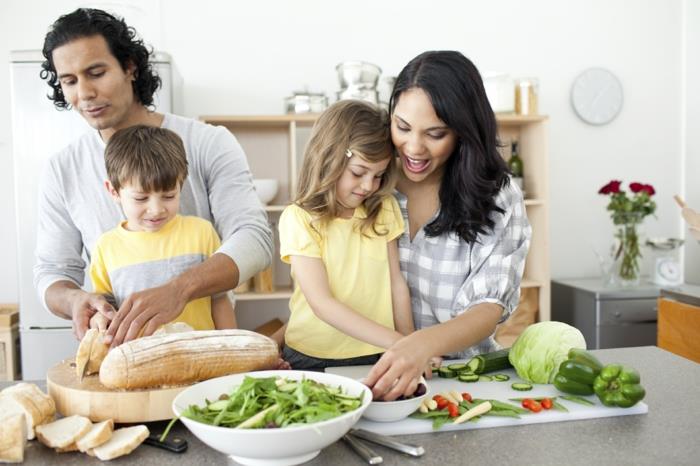 Ruoanlaitto yhdessä perheen ja työn yhteensovittamiseksi