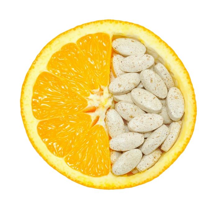 Vitamiinitabletit C -vitamiini appelsiinit ja appelsiinimehu