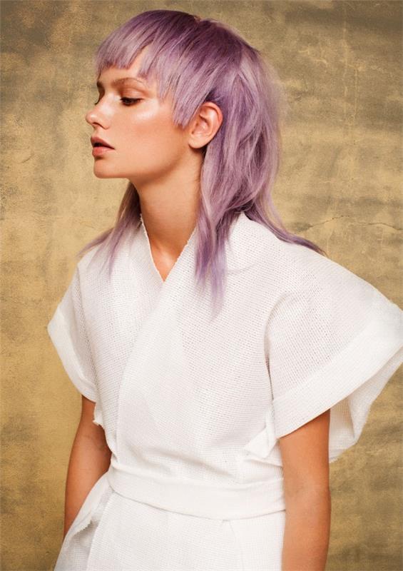Mullet -kampaus - retro -kampaus pysyy erittäin trendikkäänä vuonna 2021, violetti tukka