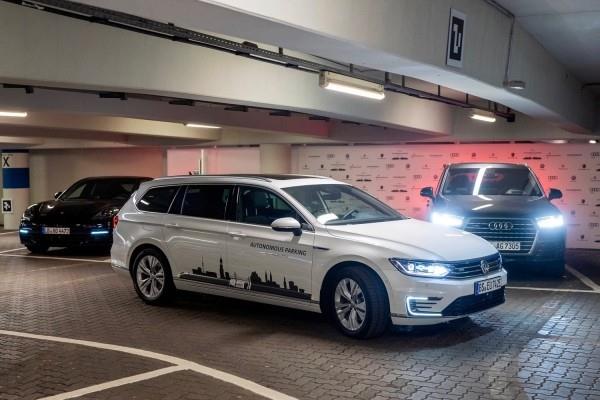 Volkswagen testaa itseohjautuvia autoja Hampurin kaduilla autonomiselle pysäköinnille ja ajamiselle