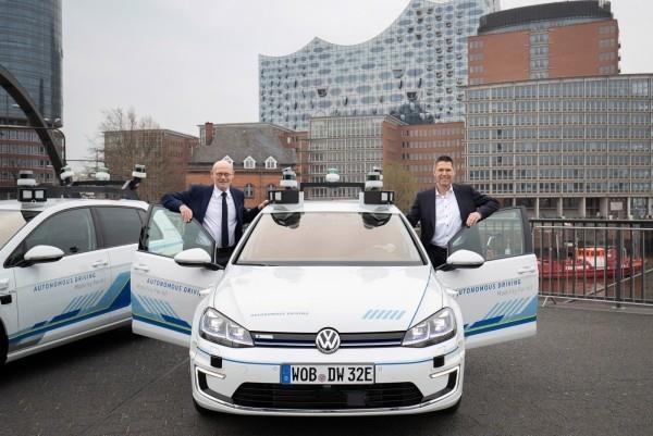 Volkswagen testaa pian itseohjautuvia autoja Hampurin kaduilla