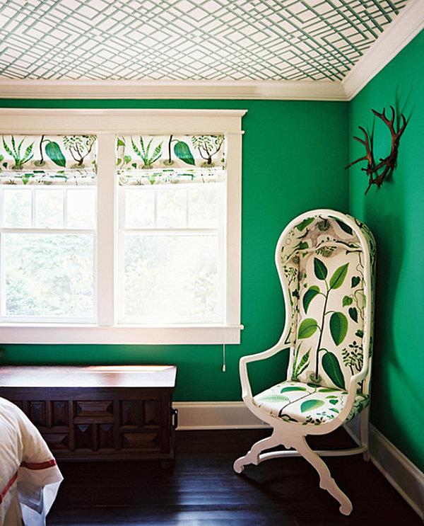 Seinävärit makuuhuoneessa vihreä valkoinen nojatuoli kukkakuvio