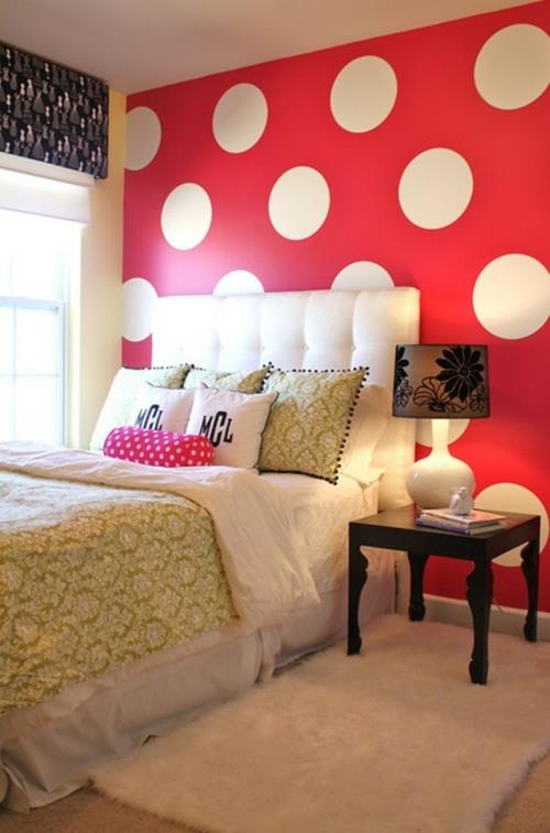 Seinäkoriste värikkäillä pisteillä valkoinen punainen tausta makuuhuone