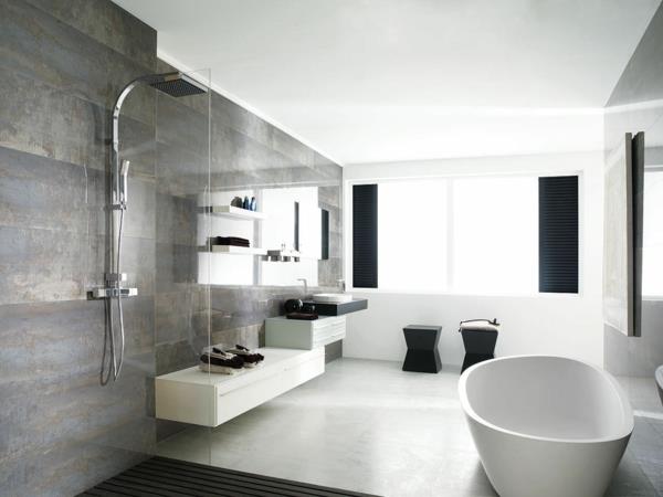 Seinämaali metallivaikutteisella seinän muotoilumaalilla kylpyhuoneessa