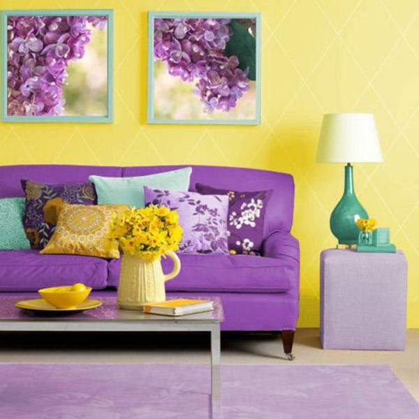 Seinävärit yhdistävät täydentäviä värejä keltainen violetti