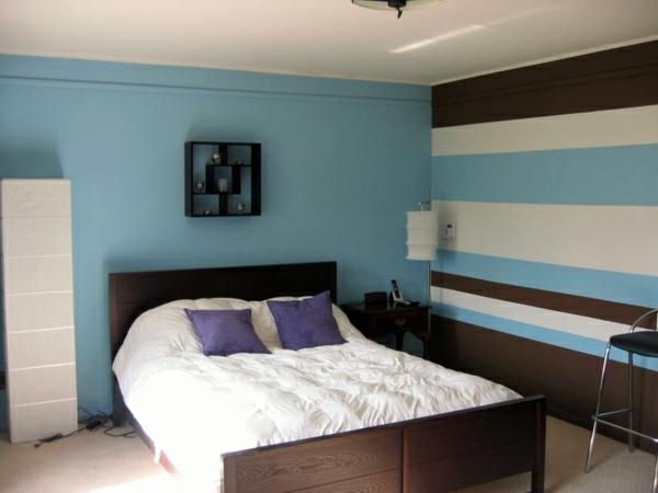 Seinäsuunnittelu makuuhuoneen seinän värit vaaleansiniset raidat