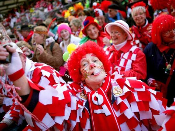 Milloin on Weiberfastnacht Carnival 2015 -asu
