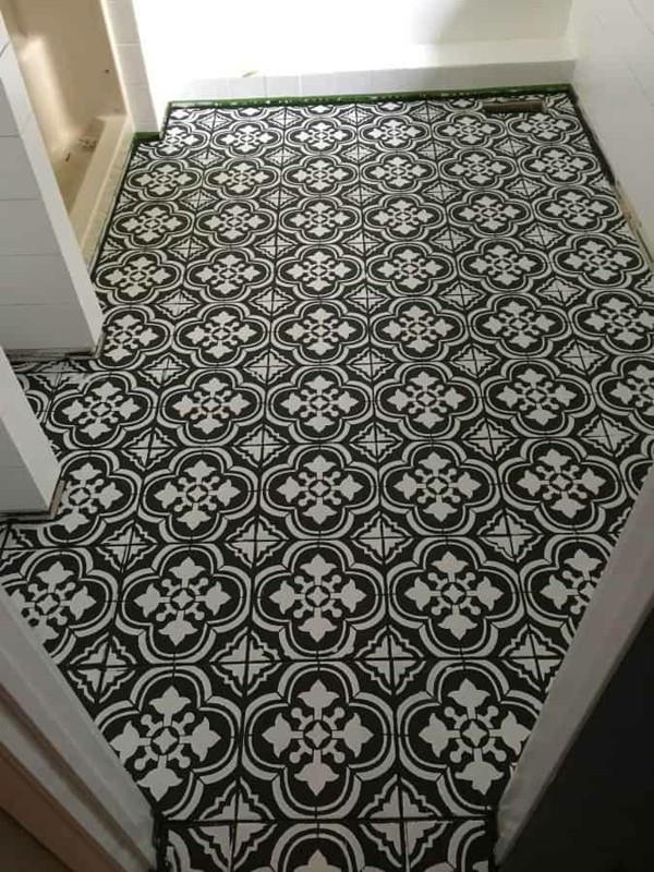 Mikä on Chalk Paint Tile ja liitu maali pyyhkäisemällä luoda kuvioita