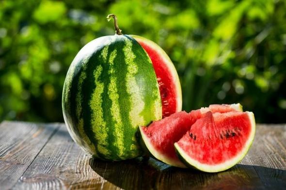 Vesimeloni terveet kesähedelmät vesimeloni kaloreita