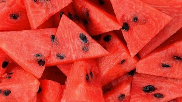 Vesimeloni terveet kesähedelmät vesimeloni ravintoarvot paloina