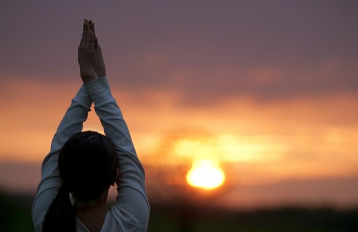 Eriä yksinäisyyden meditaatiosta