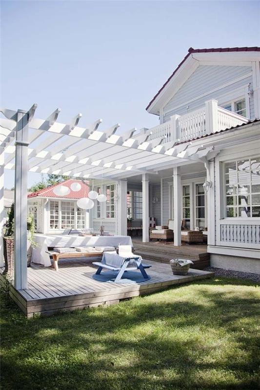 Valkoinen veranta pohjakerroksessa - unelmakoti
