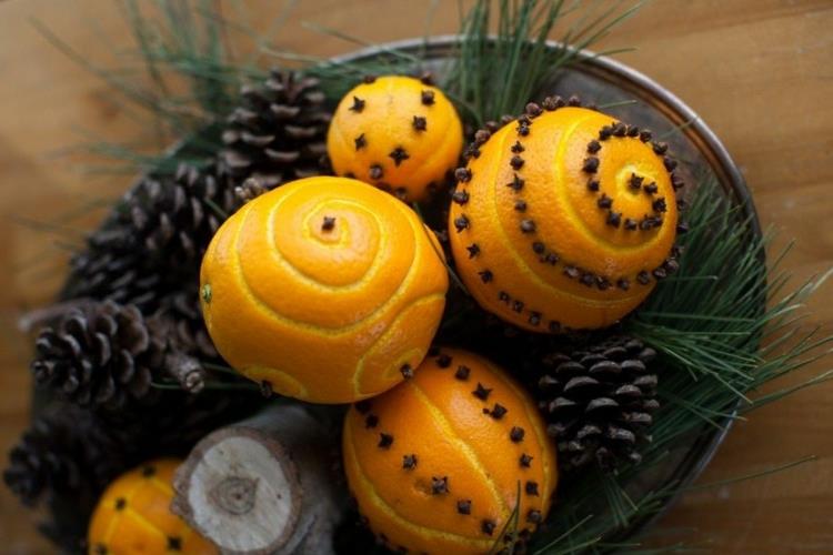 Joulumausteet mausteneilikka mauste kaneli vaikutus Joulu tuoksuu appelsiinilta