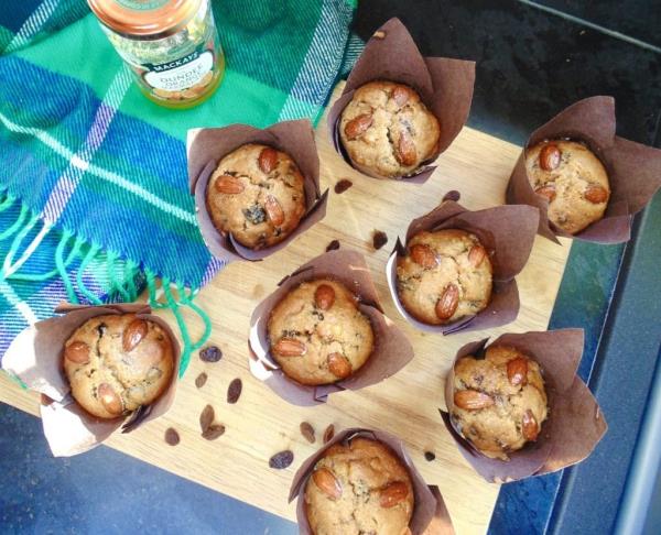 Joulukakku Skotlannista - perinteinen tapa valmistaa Dundee -kakku -muffinsseja helppo resepti