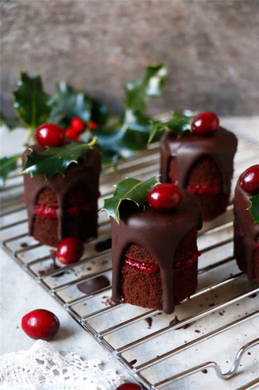 Joulujälkiruoka - joulukuun runko ja muita herkullisia reseptiideoita, pieniä suklaapaloja