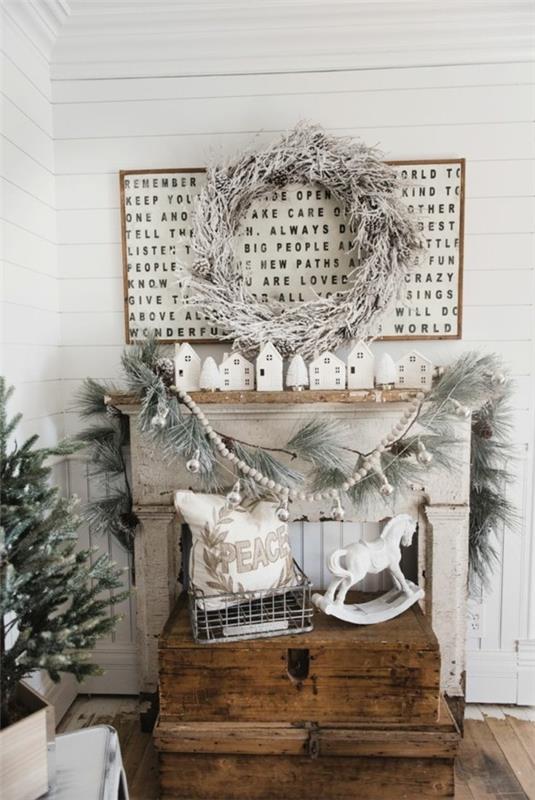 Joulukoristeita maalaistyylisiä maalaismaisia ​​puukalusteita valkoisia koriste -esineitä