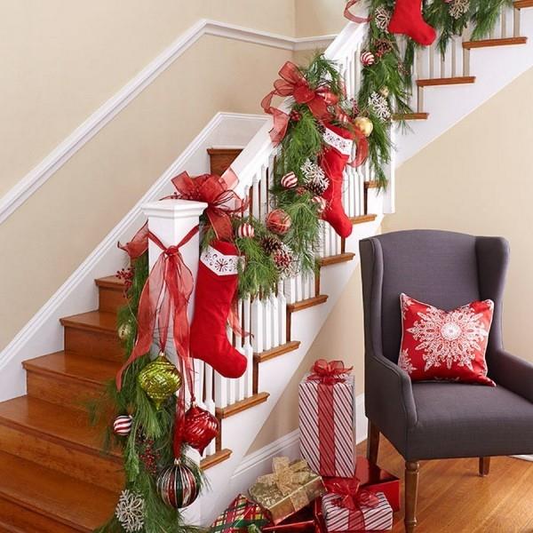 Joulukoristeellinen portaikko