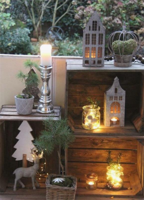 Joulukoristeet parvekkeille kynttilät valot ja jouluhahmot puulaatikot