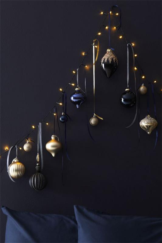 Joulukoristeet kultaa ja mustaa pieniä kultaisia ​​koriste -esineitä, suuri koristevaikutus mustalla taustalla