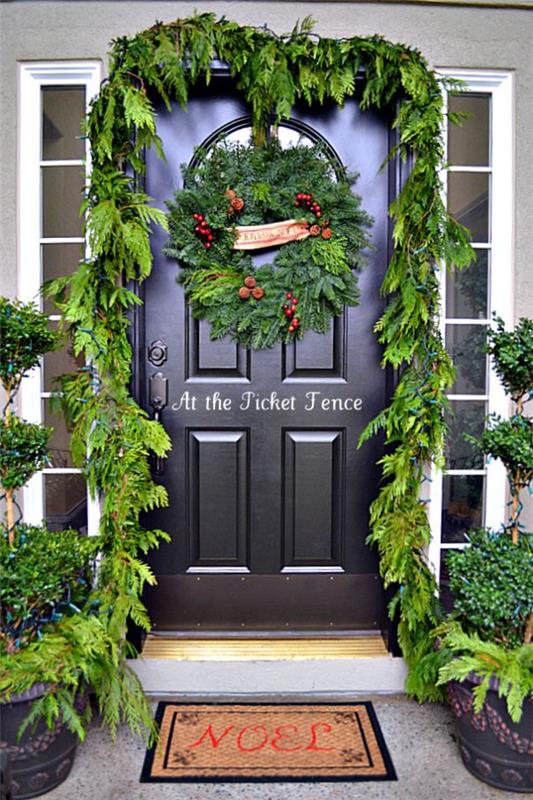 Joulukoristeet kotiovellesi - ideoita ja vinkkejä juhlavampaan tunnelmaan vihreät koristeet, luonnon inspiroima ikivihreä