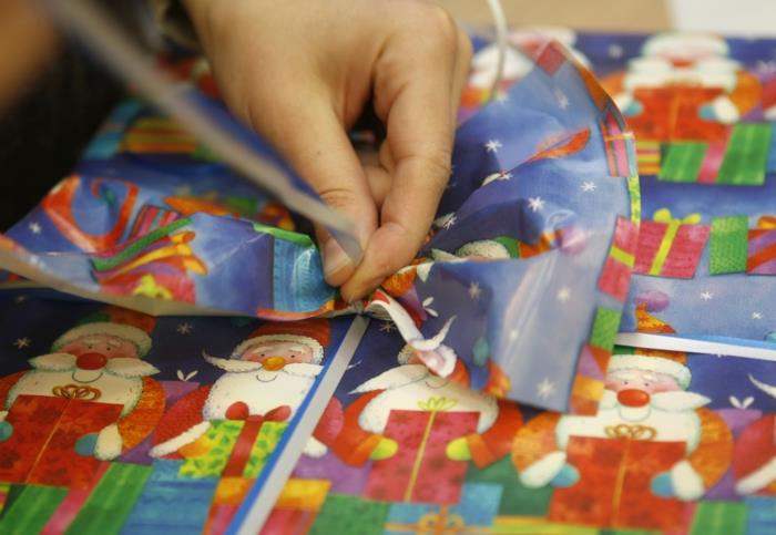 Joululahjat kääri lahjapakkaukset lahjat kauniisti kääri joulupukki