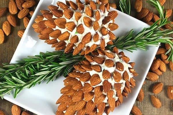 Jouluvalikkoideoita ja -vinkkejä Joulubileiden menu Pine cone mantelit