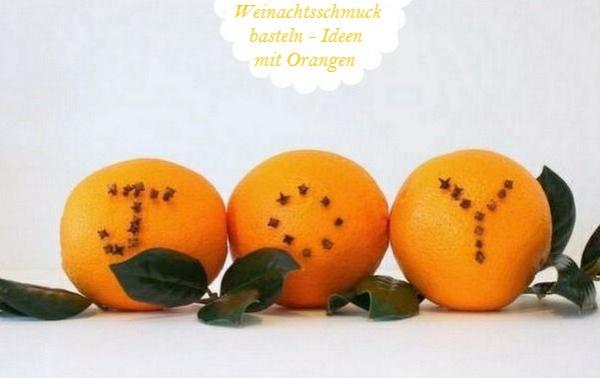 Joulukoristeet tuijottavat appelsiineja neilikan silmujen kanssa