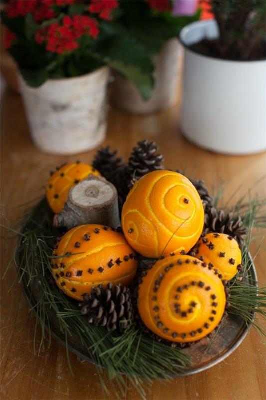 Joulukoristeet houkuttelevat appelsiininkuoren koristelua