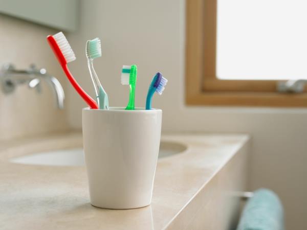 Mitä kotihoitoja kurkkukipuun tiedät? Tässä on 9 hammasharjaa niistä