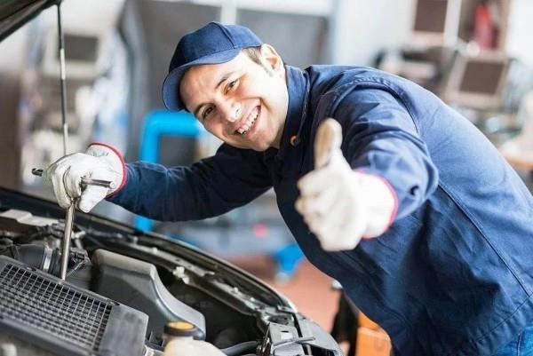 Työpajatarvikkeet ja mainostuotteet menestyvälle modernille autokorjaamolle