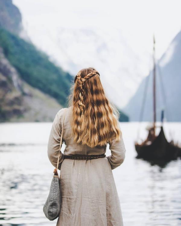 Viking -kampaukset naisille ja miehille pohjoismaisen kulttuurin innoittamana
