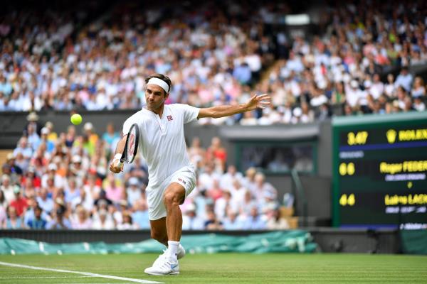 Wimbledonin 2019 Roger Federerin älykkäin tennispelaaja ilahduttaa yleisöä