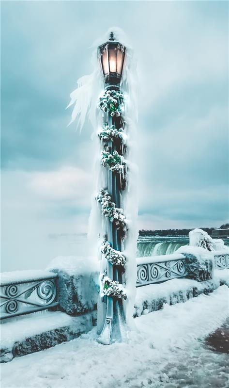 Talven ihmemaa Niagaran putoukset sisältävät monia dramaattisia kuvia talvella