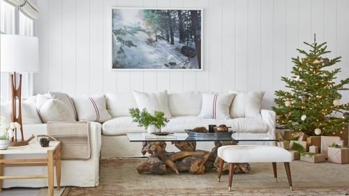 Olohuone maalaistyylisissä moderneissa huonekaluissa valkoisessa maalaismaisessa tunnelmassa sisustuksessa